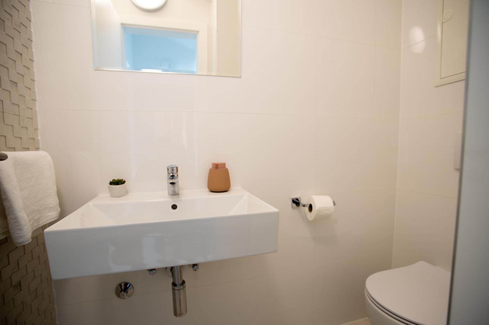 Apartment Antun - Adriatic Coast Retreat بلاتشي المظهر الخارجي الصورة